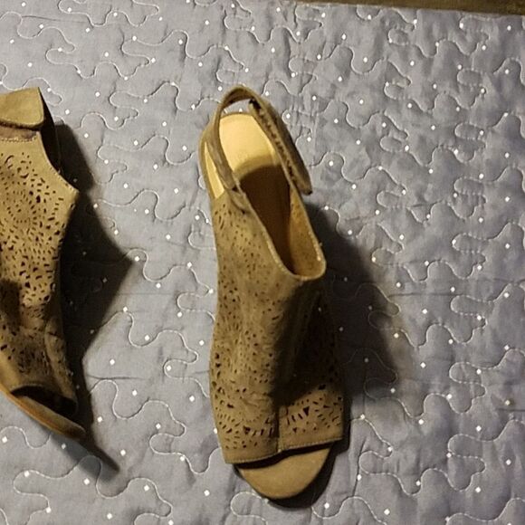 Hot Tomato peep toe ankle heeled booties size 9.5 - Picture 3 of 6